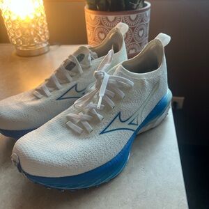 Mizuno Wave Rider White and Blue Athletic Running Shoes, size 8